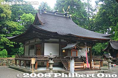 Mikami Shrine's Honden in Yasu, a National Treasure. It is a mixture of Shinto shrine and Buddhist temple architecture. It dates from the Kamakura Period, about 700 years ago. 本殿
Keywords: shiga yasu mikami jinja shinto shrine honden national treasure japanshrine shigabestkokuho