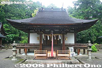 Mikami Jinja's Honden. This was Shiga's first Shinto shrine building to be designated as a National Treasure. 本殿
Keywords: shiga yasu mikami jinja shinto shrine honden national treasure japanshrine shigabestkokuho