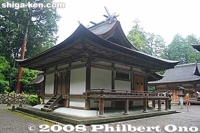 Rear view of Honden
Keywords: shiga yasu mikami jinja shinto shrine honden national treasure