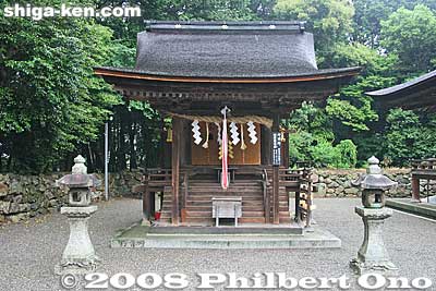 Sannomiya Shrine of the right of the Honden. 三宮社
Keywords: shiga yasu mikami jinja shinto shrine