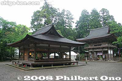 Rear view of Haiden and Two-story Gate
Keywords: shiga yasu mikami jinja shinto shrine