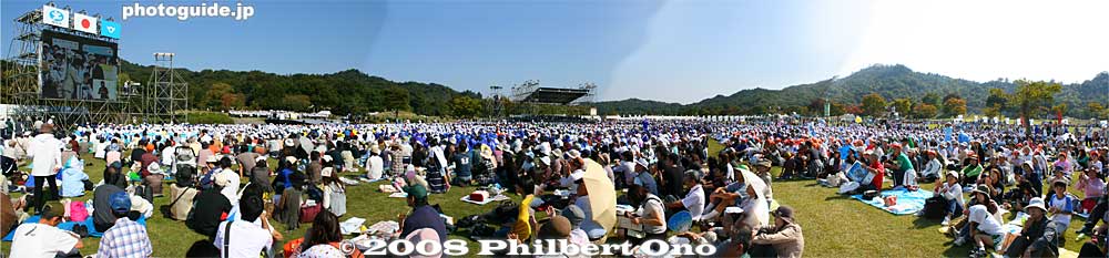 Sports Recreation Shiga 2008 opening ceremony at Kibogaoka Park, Yasu on Oct. 18, 2008. It was a sunny, cloudless day, and quite hot in sun. スポレク滋賀 開会式
Keywords: shiga yasu kibogaoka park sports recreation shiga 2008 event festival meet opening ceremony