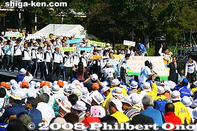 The contingent from South Korea also marched to their seats from the center stage.
Keywords: shiga yasu kibogaoka park sports recreation shiga 2008 event festival meet opening ceremony athletes