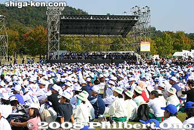 On the right was a large stage for the band.
Keywords: shiga yasu kibogaoka park sports recreation shiga 2008 event festival meet opening ceremony athletes