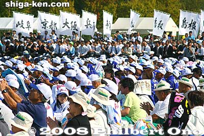 Over 20,000 people competed in the sports tournaments held all over Shiga. They included soccer, softball, badminton, bowling, track, gate ball, folk dancing, aerobics, and trampoline.
Keywords: shiga yasu kibogaoka park sports recreation shiga 2008 event festival meet opening ceremony athletes