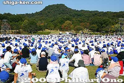 This sports meet is designed for adults of all ages. You can be 95 years old and still participate. They call it a "life-long sports meet."
Keywords: shiga yasu kibogaoka park sports recreation shiga 2008 event festival meet opening ceremony athletes