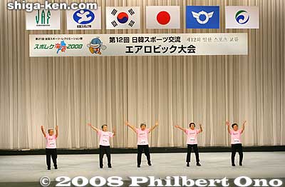 The city of Maibara hosted the Sports Recreation aerobics tournament on Oct. 19-20, 2008. These are women in their 80s and 90s dancing. They were one of the winners.
Keywords: shiga sports recreation shiga 2008 event festival