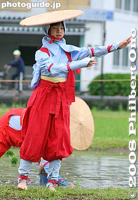 On the ridges were women dancers.
Keywords: shiga yasu rice paddy paddies planting festival o-taue matsuri