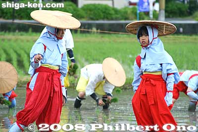 They also had a short break.
Keywords: shiga yasu rice paddy paddies planting festival o-taue matsuri