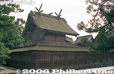 Izumo Taisha's Honden built in the Taisha-zukuri style. National Treasure. 本殿
Keywords: shimane izumo taisha shinto japanshrine
