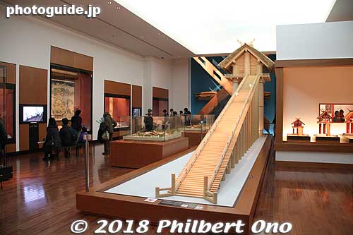 The museum's centerpiece exhibit is this scale model of Izumo Taisha's Honden Hall from the 10th-century Heian Period. 
Keywords: Shimane Museum Ancient Izumo