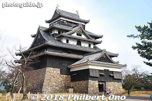 Matsue Castle's Tenshu main tower, a national Treasure since July 2015. 天守
Keywords: shimane Matsue Castle National Treasure