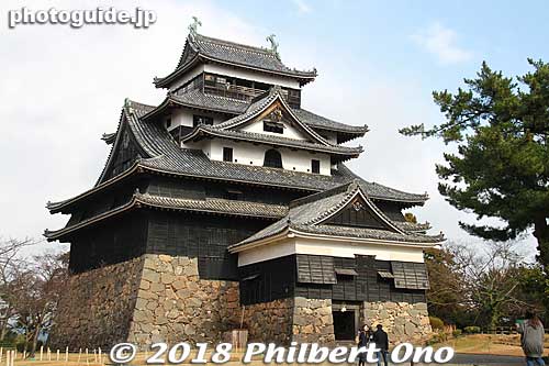 Besides Matsue Castle, the other four National Treasure castle towers are at Hikone Castle (Shiga Prefecture), Matsumoto Castle (Nagano), Inuyama Castle (Aichi), and Himeji Castle (Hyogo).
Keywords: shimane Matsue Castle National Treasure