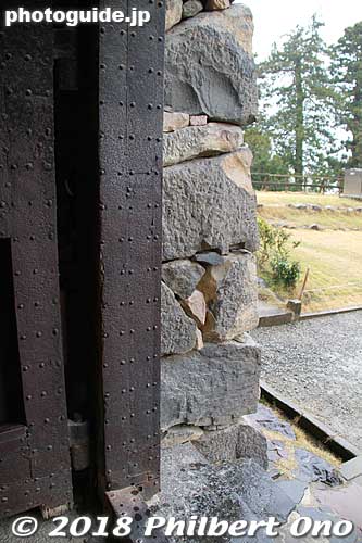 Matsue Castle's heavy metal door.
Keywords: shimane Matsue Castle National Treasure