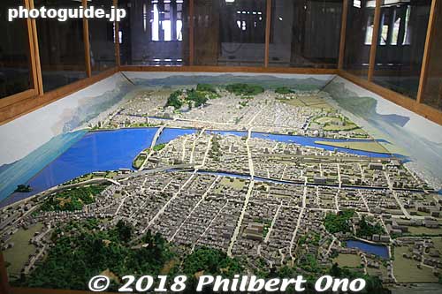 Scale models of Matsue city on this floor.
Keywords: shimane Matsue Castle National Treasure
