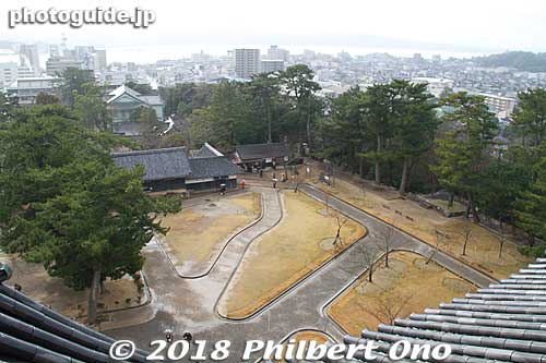 View from the top of Matsue Castle overlooking the entrance area.
Keywords: shimane Matsue Castle National Treasure