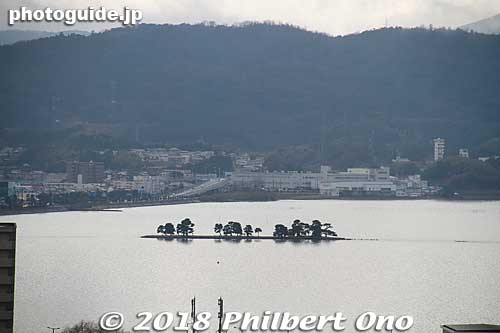 Lake Shinji as seen from Matsue Castle. 穴道湖
Keywords: shimane Matsue