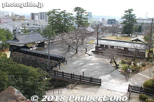 View of Ninomaru where the castle lord's palace was.
Keywords: shimane Matsue Castle