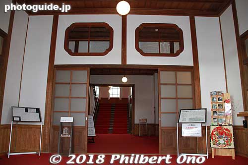 Entrance hall of the stately Kounkaku. Free admission.
Keywords: shimane Matsue Castle kounkaku guesthouse