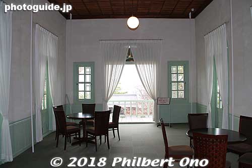 Door to the balcony.
Keywords: shimane Matsue Castle kounkaku guesthouse