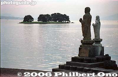 Yomegashima island and Jizo statues, Lake Shinji, Matsue, Shimane Pref.
Keywords: shimane matsue lake shinji