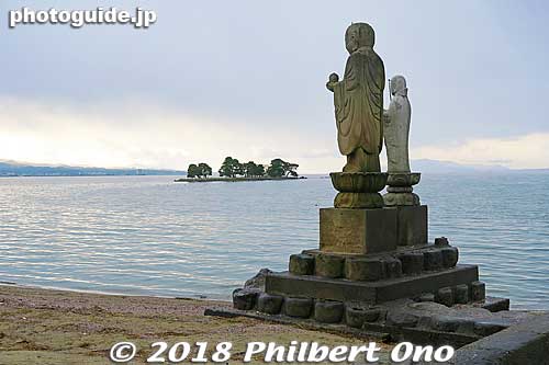 Yomegashima island and Jizo statues, Lake Shinji
Keywords: shimane matsue lake shinji japanlake jizo