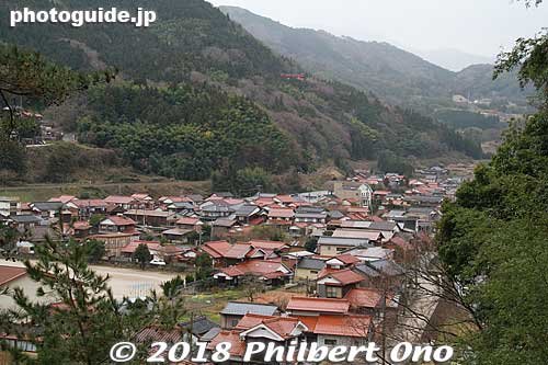 View of the adjacent valley.
Keywords: shimane tsuwano Taikodani Inari Jinja Shrine