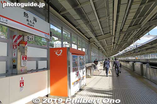 Atami Station shinkansen platform.
Keywords: shizuoka atami
