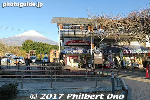 Shiraito Falls is a short walk from the Shiraito Falls bus stop.
Keywords: shizuoka Fujinomiya mt. fuji fujisan