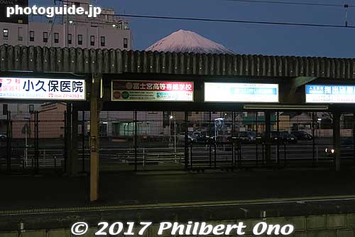 JR Fujinomiya Station with Mt. Fuji in the early evening.
Keywords: shizuoka Fujinomiya mtfuji
