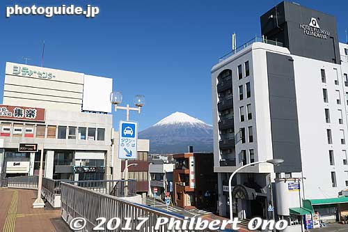Mt. Fuji peeking through buildings in front of JR Fujinomiya Station. The shrine is a short walk from JR Fujinomiya Station.
Keywords: shizuoka Fujinomiya mtfuji