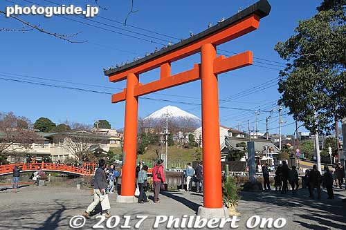 Eastern torii of Fujisan Hongu Sengen Taisha Shrine.
Keywords: shizuoka Fujinomiya Fujisan Hongu Sengen Taisha Shrine shinto
