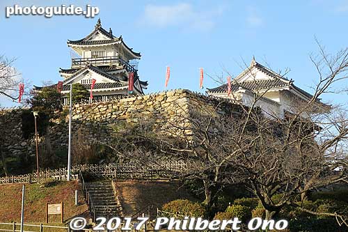 In 2014, the castle gate (seen on the right) was reconstructed in the traditional style. 
Keywords: shizuoka Hamamatsu Castle