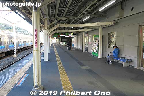 JR Ito Station platform.
Keywords: shizuoka ito onsen hot spring