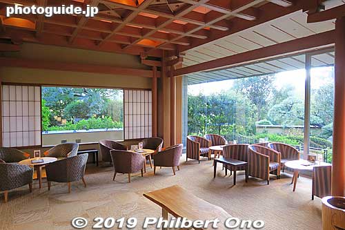 Seizan Yamato, a hot spring ryokan in Ito, Shizuoka. This is the lobby.
Keywords: shizuoka ito onsen hot spring