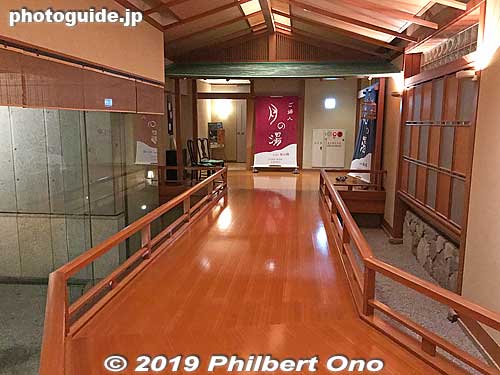 Seizan Yamato, a hot spring ryokan in Ito, Shizuoka. Way to the hot spring baths.
Keywords: shizuoka ito onsen hot spring