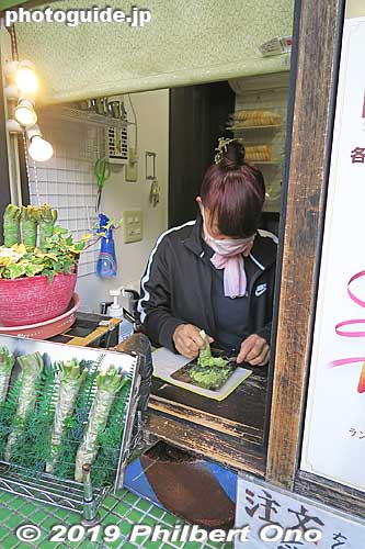 Stand for soft-serve with freshly-grated wasabi.
Keywords: shizuoka izu shuzenji onsen hot spring