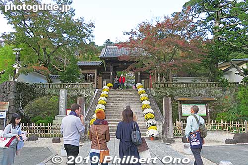 Shuzenji Temple's Sanmon Gate. 修禅寺 山門
Keywords: shizuoka izu shuzenji onsen hot spring