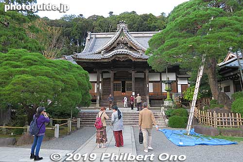 Shuzenji Temple was founded by Kobo Daishi (Kukai) in 807 was originally a Shingon Buddhist temple. Izu, Shizuoka Prefecture. 修禅寺
https://shuzenji-temple.com/english.html
Keywords: shizuoka izu shuzenji onsen hot spring japantemple