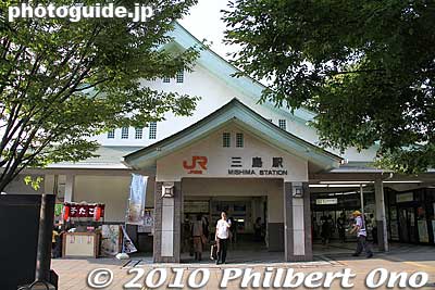 JR Mishima Station on the Tokaido Line. The station building is designed after Mt. Fuji.
Keywords: shizuoka mishima station