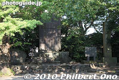 The shrine has numerous monuments.
Keywords: shizuoka mishima taisha shinto shrine 