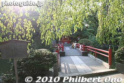 Bridge to Itsukushima Shrine in Shinchi Pond.
Keywords: shizuoka mishima taisha shinto shrine 