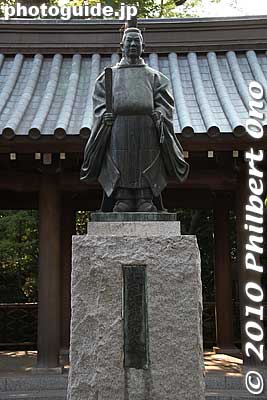 Statue of Yatabe Moriharu who helped to finance the reconstruction of Mishima Taisha after the great earthquake in 1854. 矢田部盛治の銅像
Keywords: shizuoka mishima taisha shinto shrine 