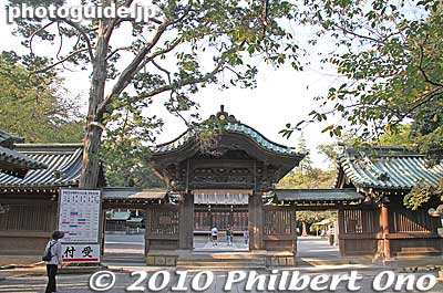 Shrine gate.
Keywords: shizuoka mishima taisha shinto shrine 