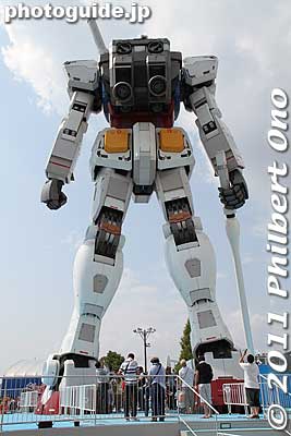 Rear view of Gundam.
Keywords: shizuoka higashi giant gundam statue hobby fair 
