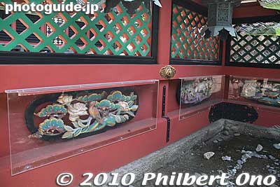 Plexiglass protects the lower carvings.
Keywords: shizuoka nihondaira kunozan toshogu shrine 