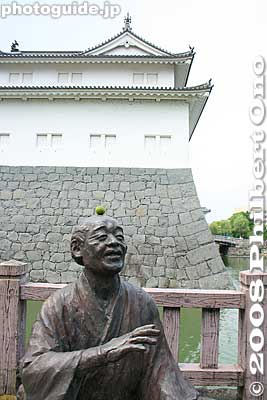 Yaji in front of Sumpu Castle in Shizuoka city. 「東海道中膝栗毛」十返捨一九
Keywords: shizuoka sumpu sunpu castle moat stone wall turret tower japansculpture japancastle