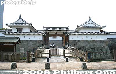 Sumpu Castle's Higashi Gomon Gate and bridge 東御門
Keywords: shizuoka sumpu sunpu castle moat stone wall gate japancastle