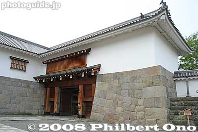 Higashi Gomon Gate 東御門
Keywords: shizuoka sumpu sunpu castle moat stone wall gate