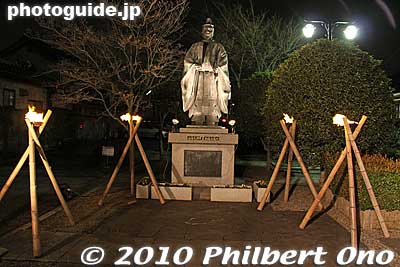 On the way to Bannaji temple, this statue of the Ashikaga lord.
Keywords: tochigi ashikaga toshikoshi samurai warrior procession festival matsuri 